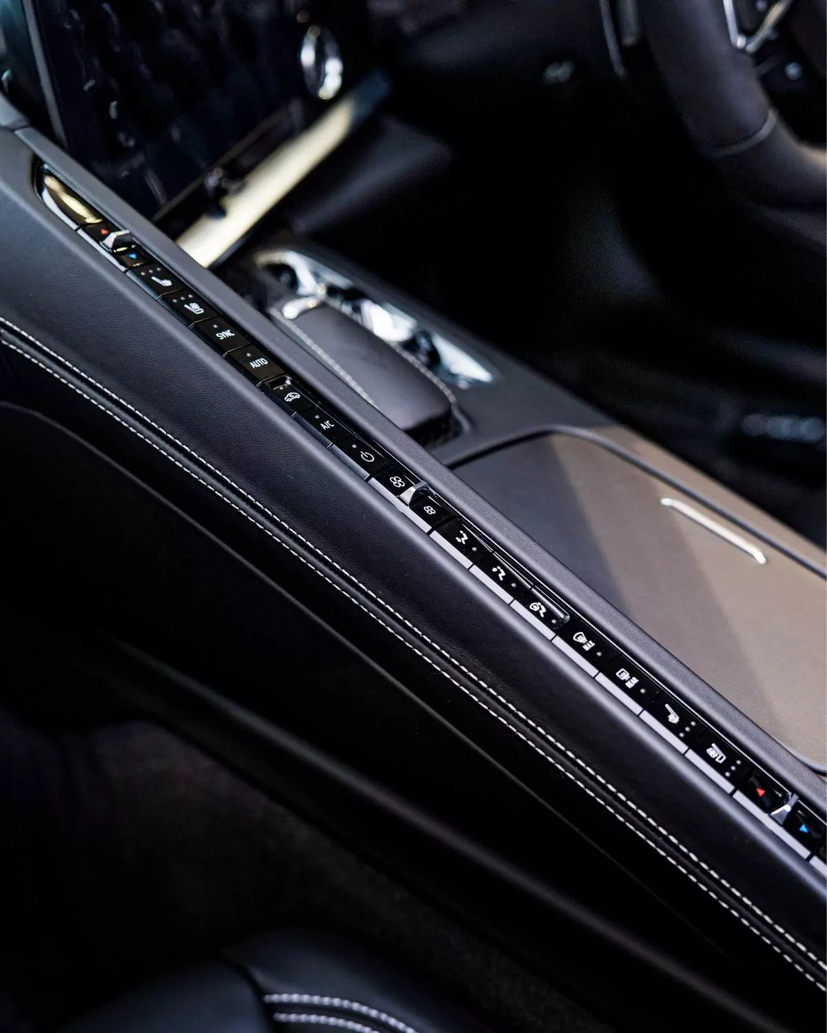 Corvette centre-console climate-control buttons