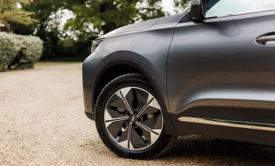 Front wheel and bodywork detail of a CHERY SUV