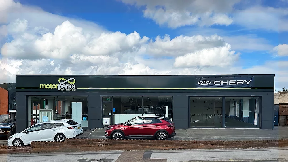 Invicta Chery Oldham image 1