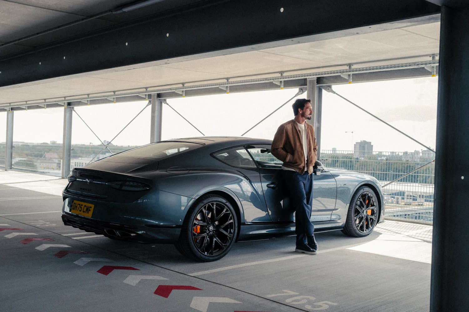 Mats Hummels standing beside the Continental GT in Bentley’s campaign