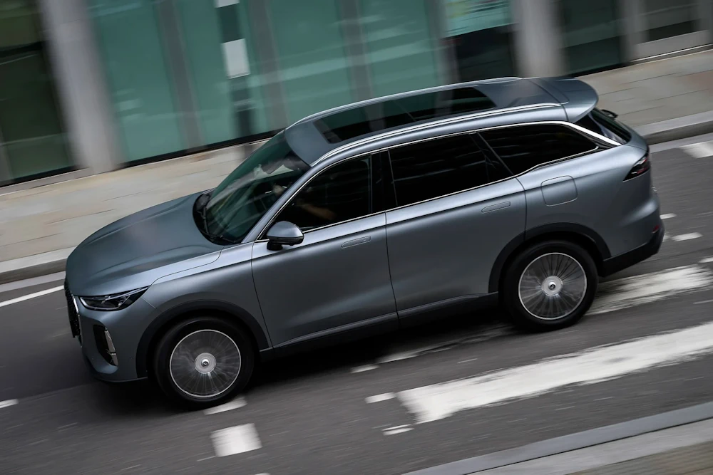 CHERY TIGGO 9 Super Hybrid photographed driving on a road
