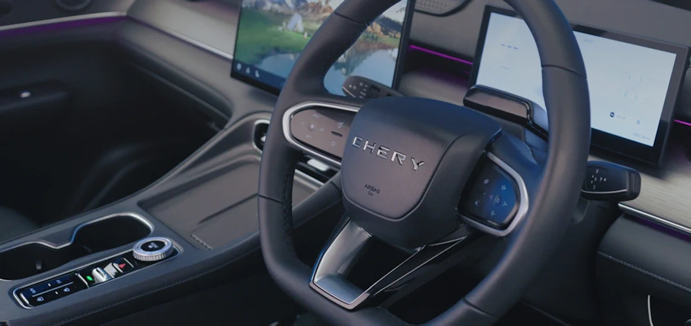 Right-hand-drive CHERY TIGGO 8 dashboard and central touchscreen