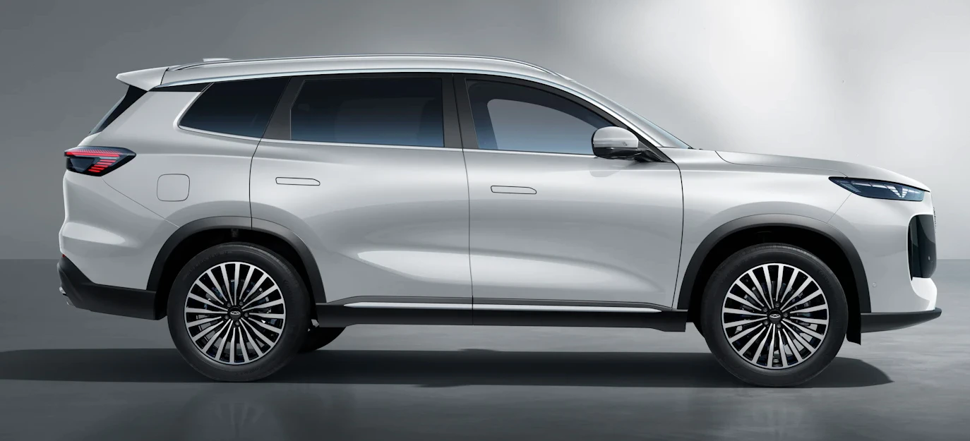 White CHERY TIGGO 8 shown in side profile