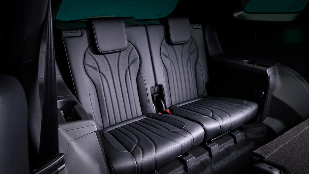 CHERY TIGGO 9 third-row seats with contoured upholstery