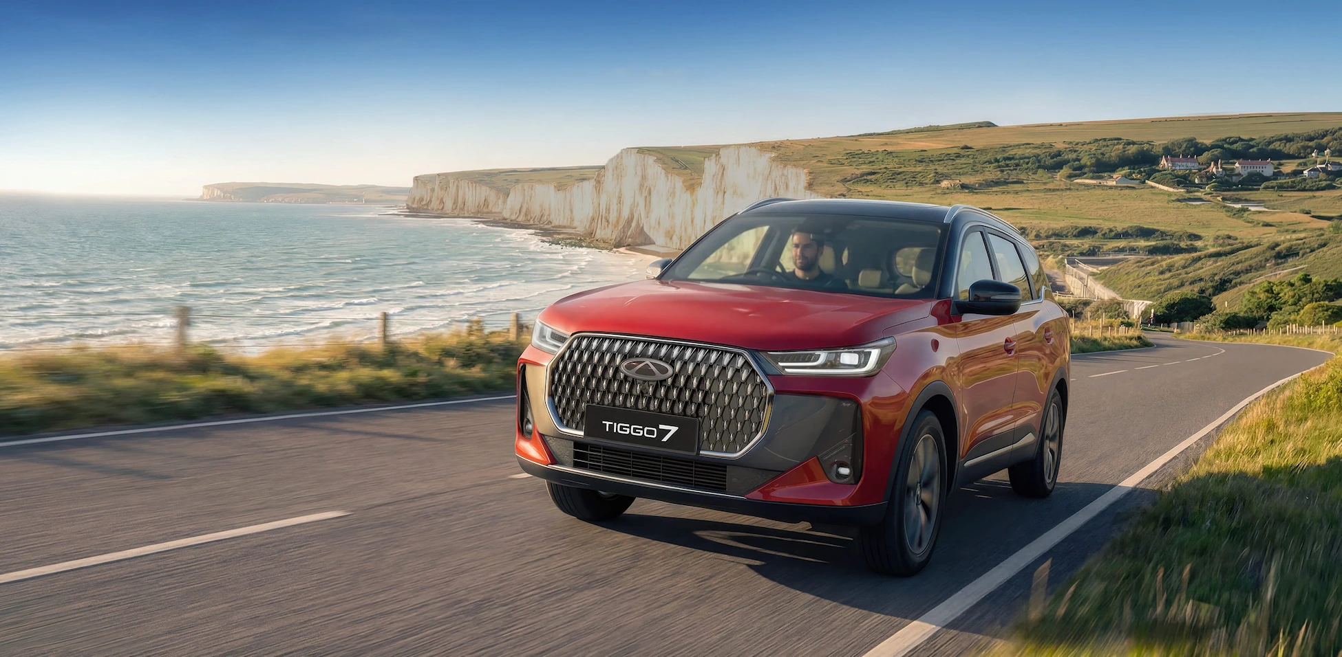 CHERY TIGGO 7 Super Hybrid driving on a UK coastal road
