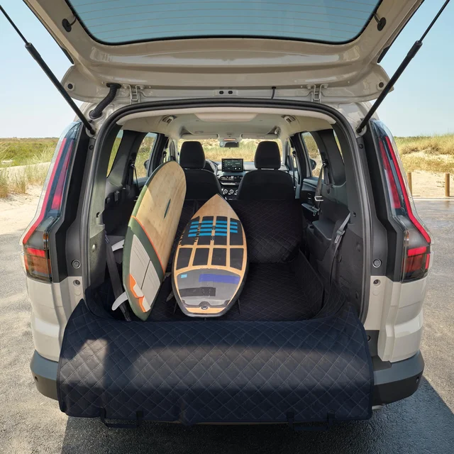 Dacia Jogger carrying boards with rear seats folded