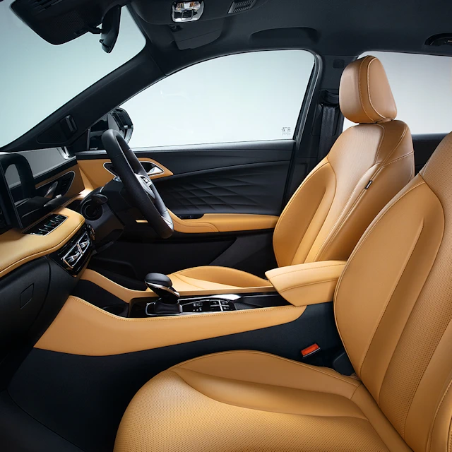 MG HS Trophy tan leather-style interior