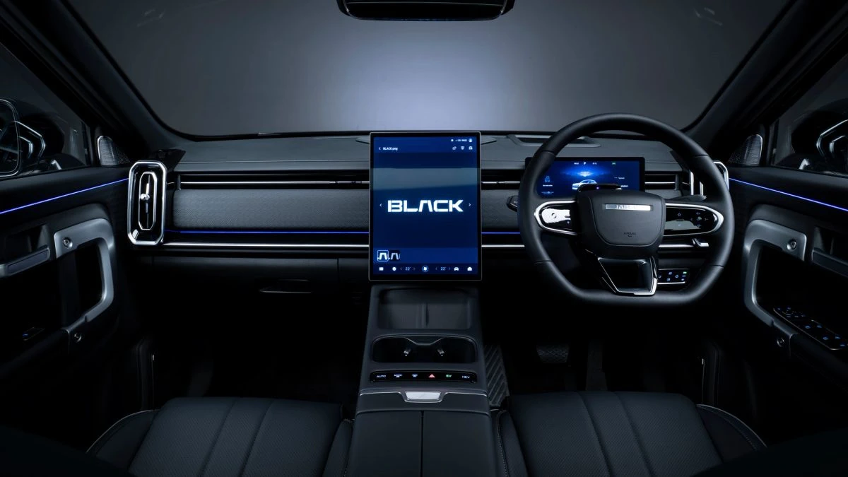 JAECOO 7 Black Luxury cabin with portrait touchscreen and digital instruments