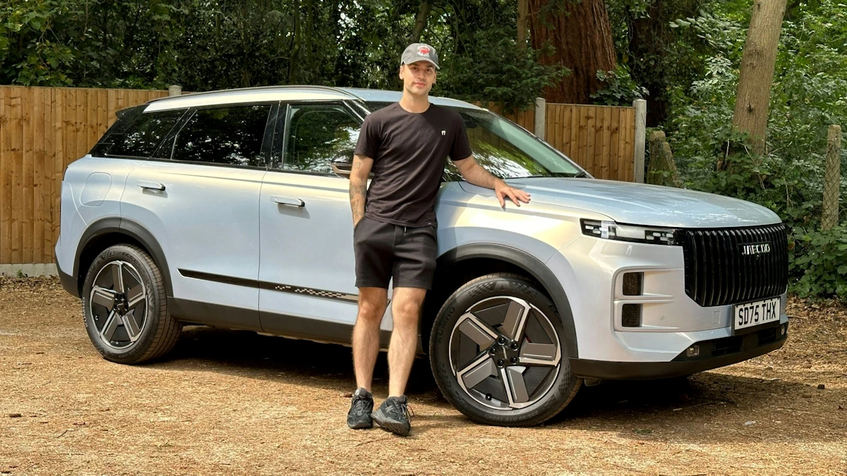 Silver JAECOO 7 with a person standing beside it