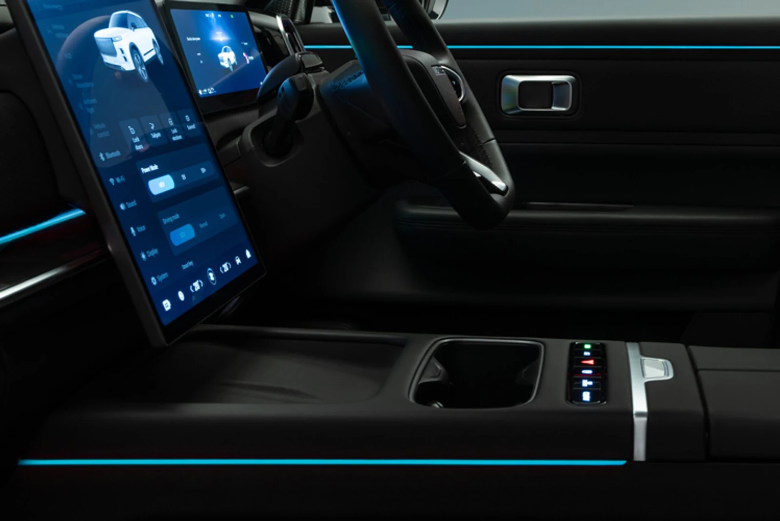 JAECOO 7 SHS cabin with central touchscreen and column-mounted selector