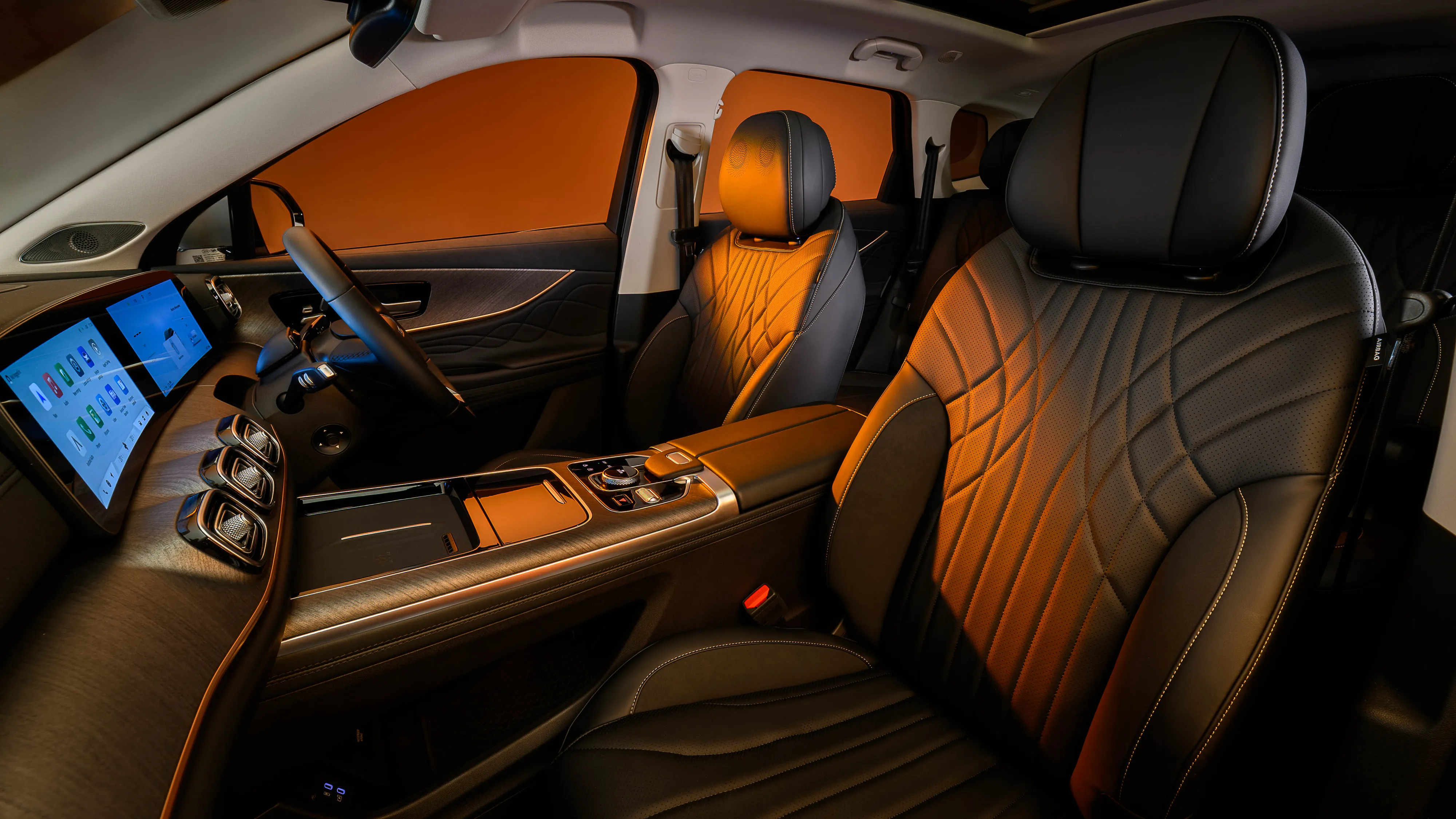 JAECOO 8 premium front cabin with twin digital displays