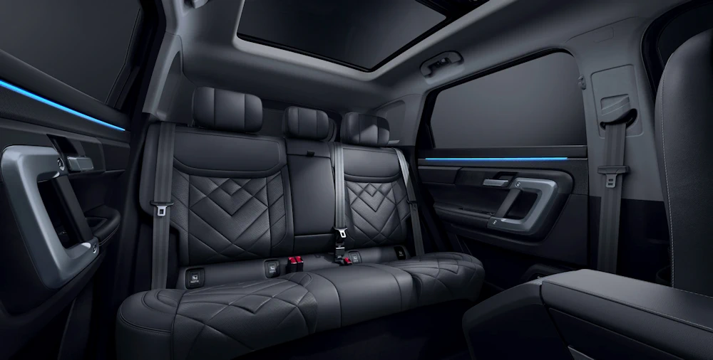Rear passenger seats inside a JAECOO 7 with panoramic roof