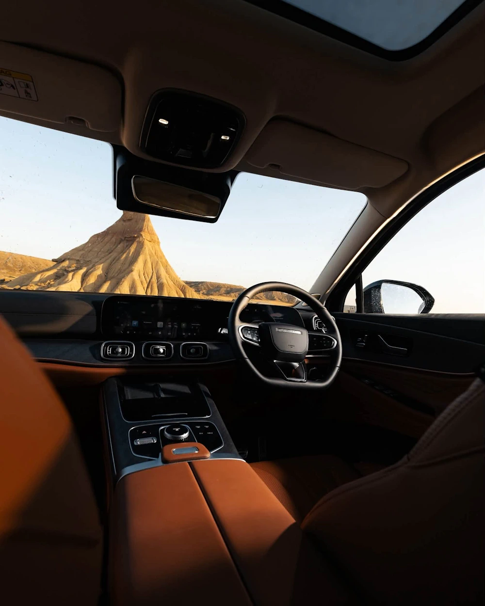 JAECOO 8 steering wheel and dashboard with Bardenas Reales visible through the windscreen