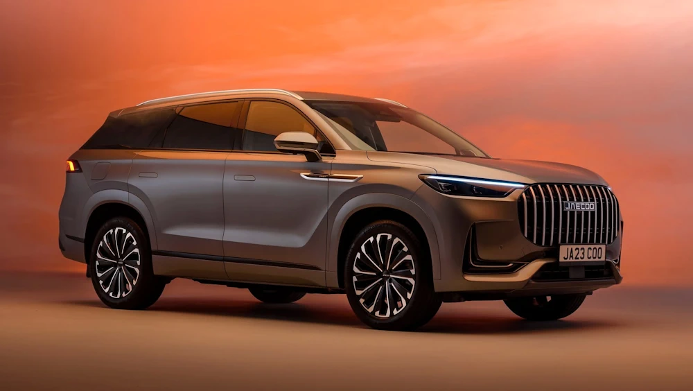 JAECOO 8 SUV photographed from the front three-quarter angle