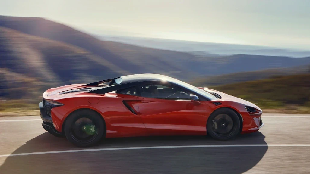 McLaren Artura Coupé manufacturer photograph