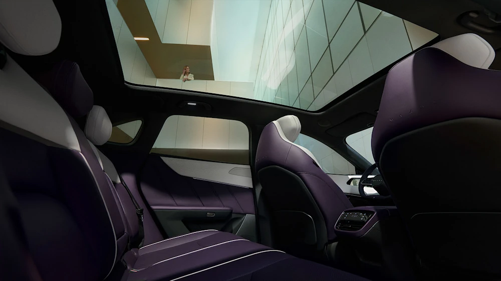 Mazda CX-6e rear seats, panoramic glass roof and rear control screen