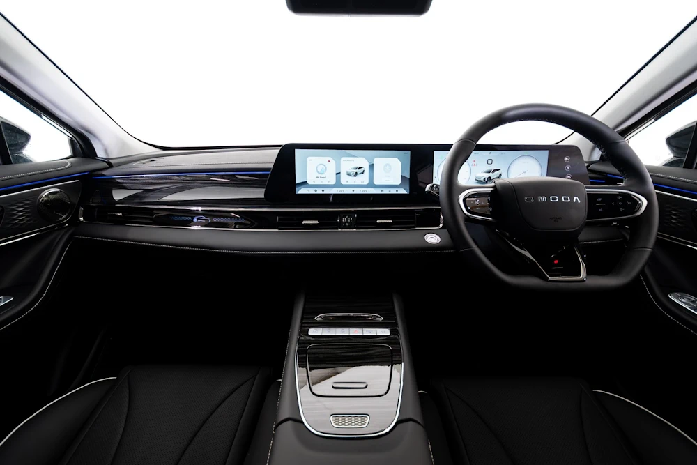 OMODA 5 dashboard and ambient lighting