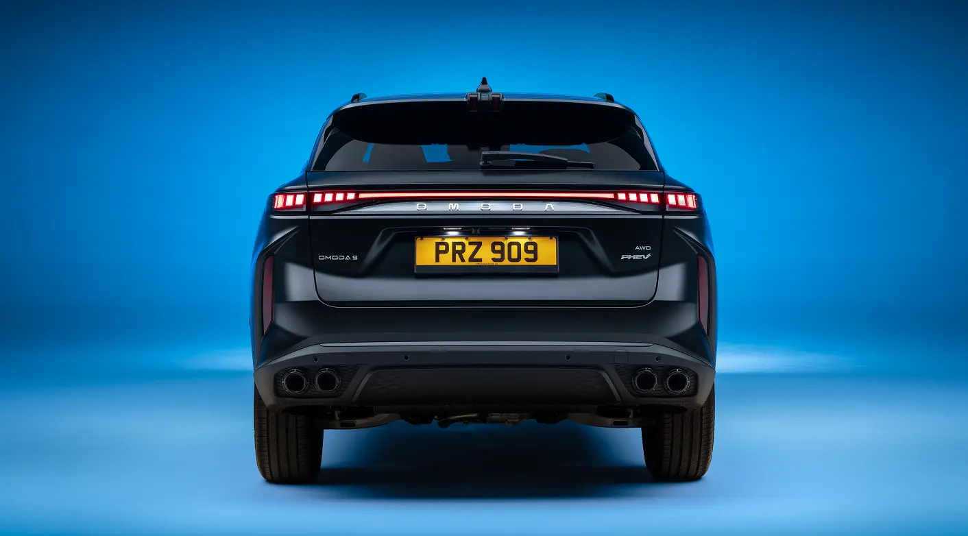 Rear design of the OMODA 9 Black Noble