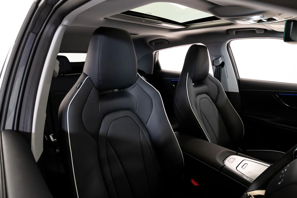 OMODA 5 front cabin and sunroof