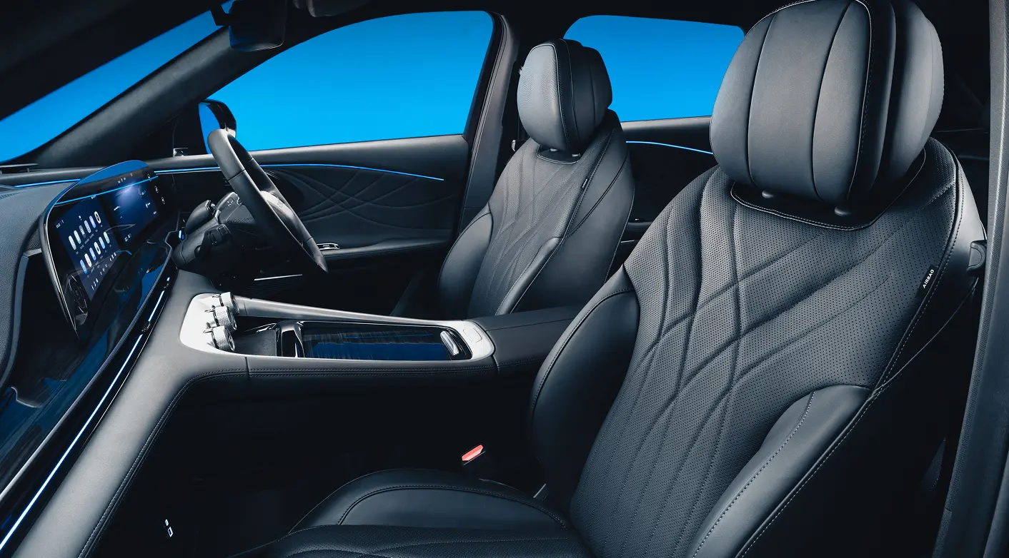 OMODA 9 Black Noble front seats and premium interior