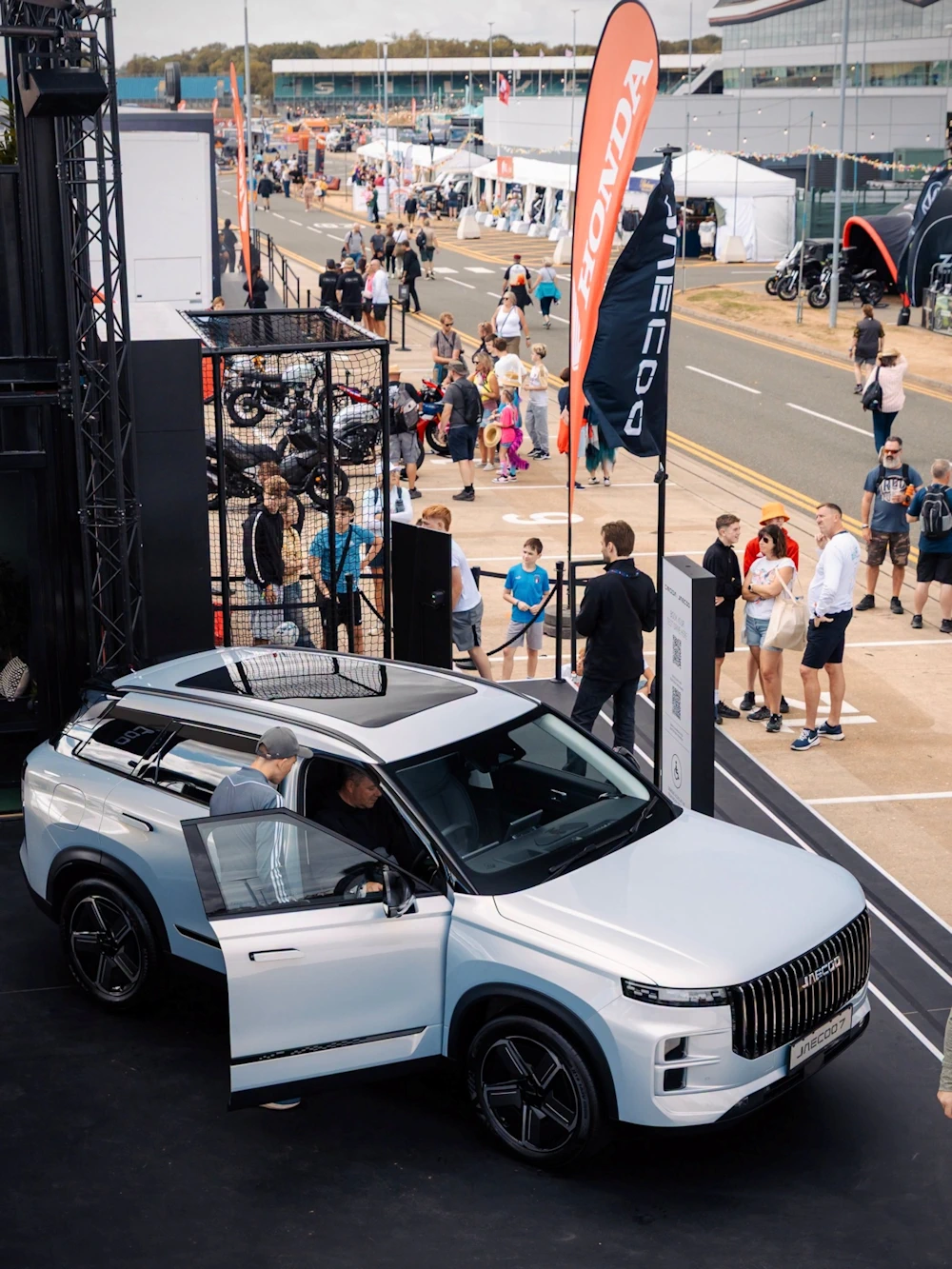 JAECOO 7 on the OMODA and JAECOO stand at CarFest 2026 at Silverstone