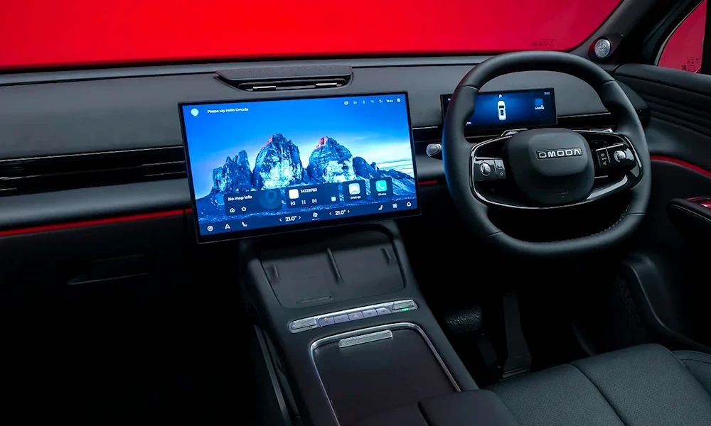 OMODA 7 cabin and central touchscreen