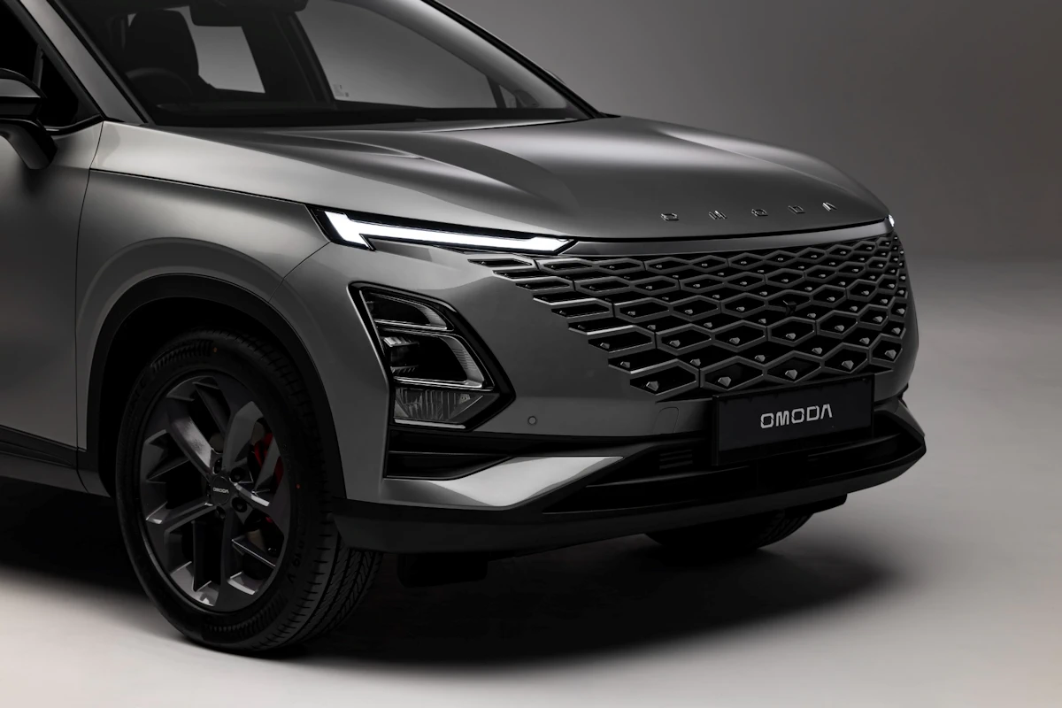 Close-up of an OMODA SUV front design and grille