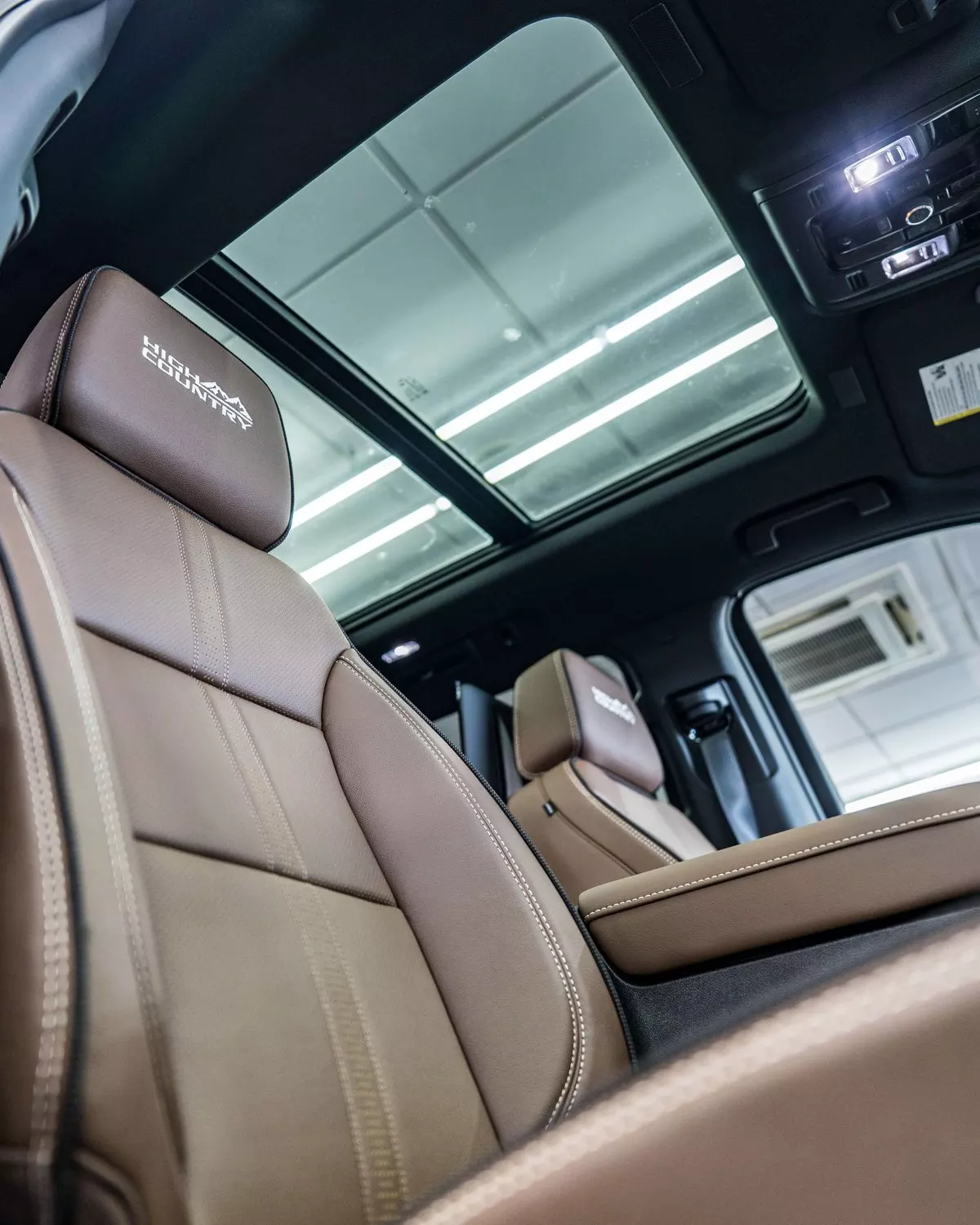 Suburban front seat and panoramic glass roof
