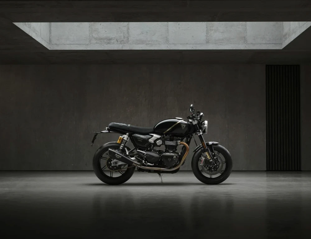 Triumph Speed Twin 1200 TFC in official studio photography